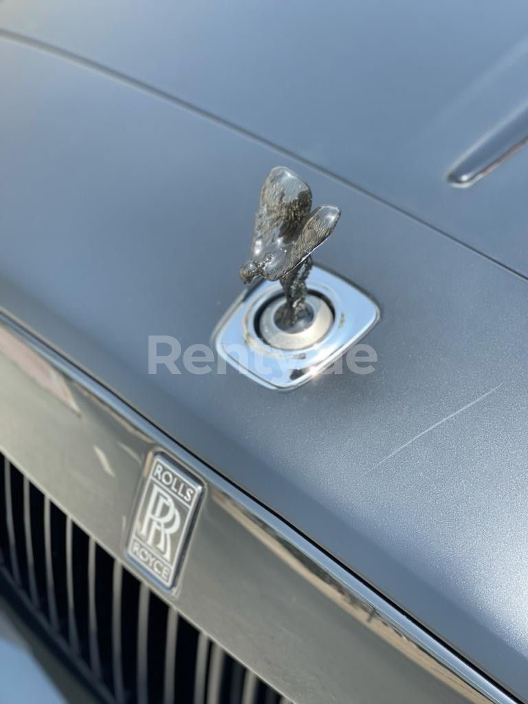 أسود Rolls Royce Wraith Adamas للإيجار في دبي 0