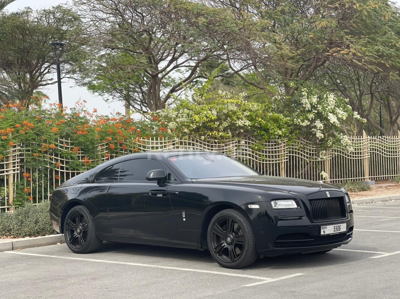 Noir Rolls Royce Wraith en location à Abu-Dhabi 3