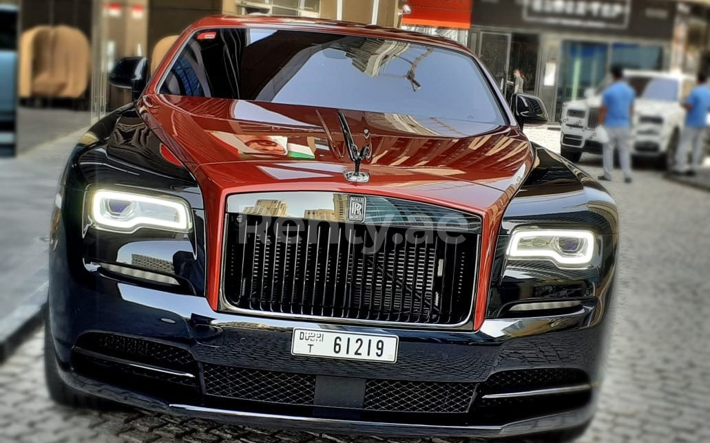 Schwarz Rolls Royce Wraith- BLACK BADGE zur Miete in Abu-Dhabi