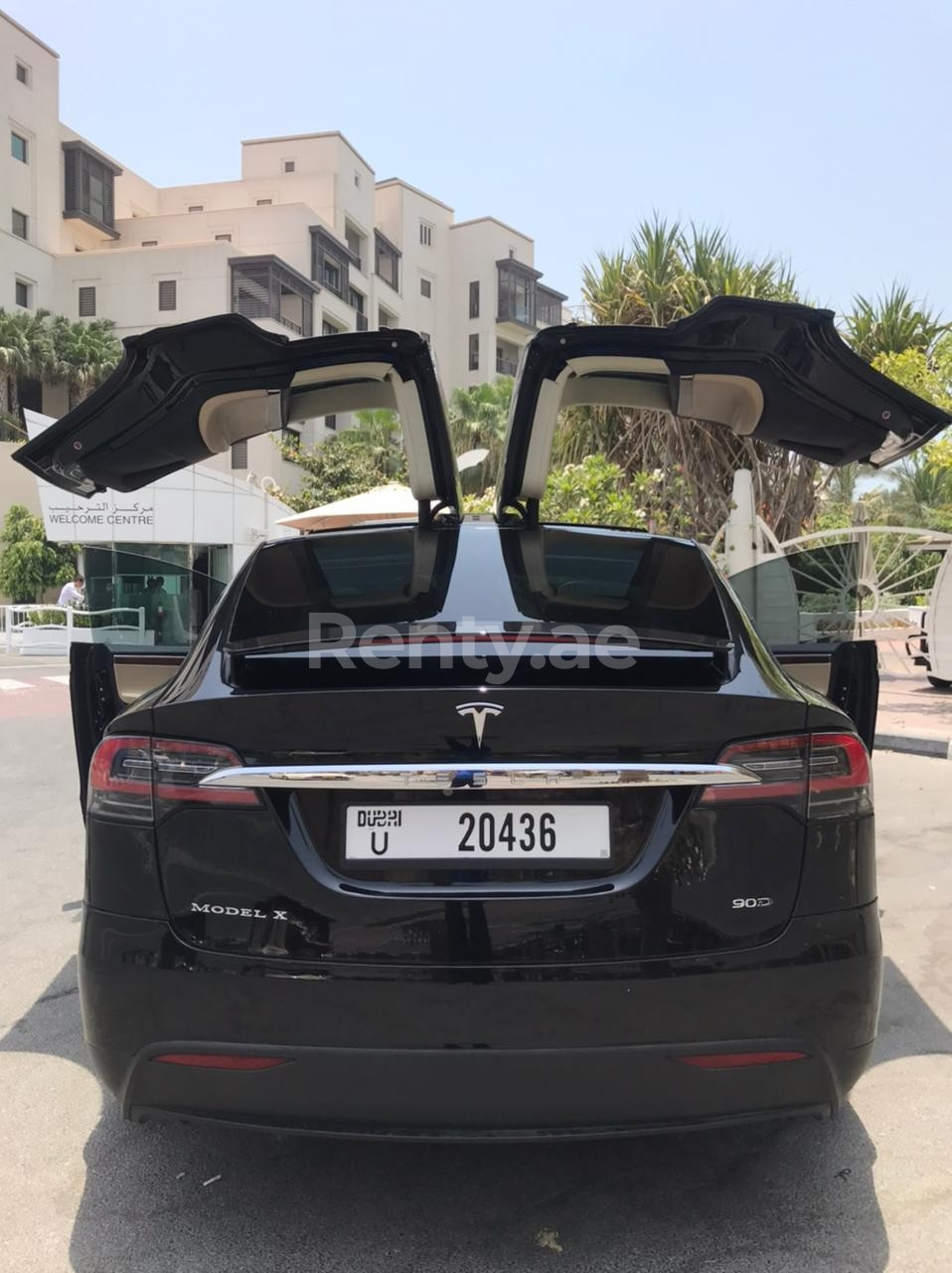 Schwarz Tesla Model X zur Miete in Abu-Dhabi 0