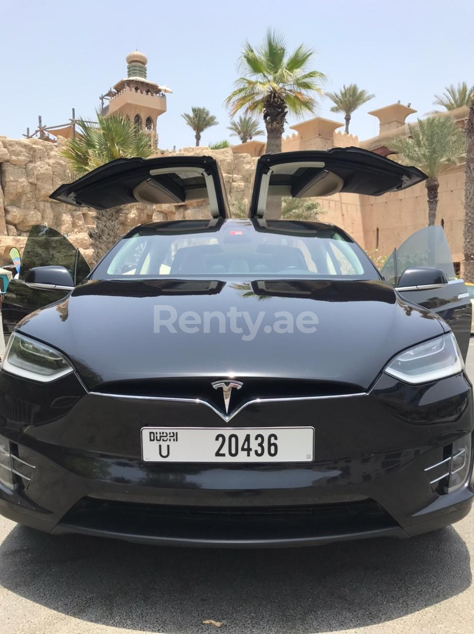 Nero Tesla Model X in affitto a Dubai 2