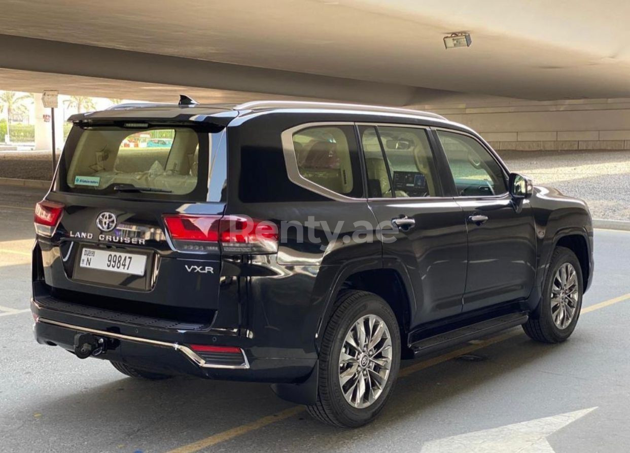 Black Toyota Land Cruiser for rent in Abu-Dhabi 1