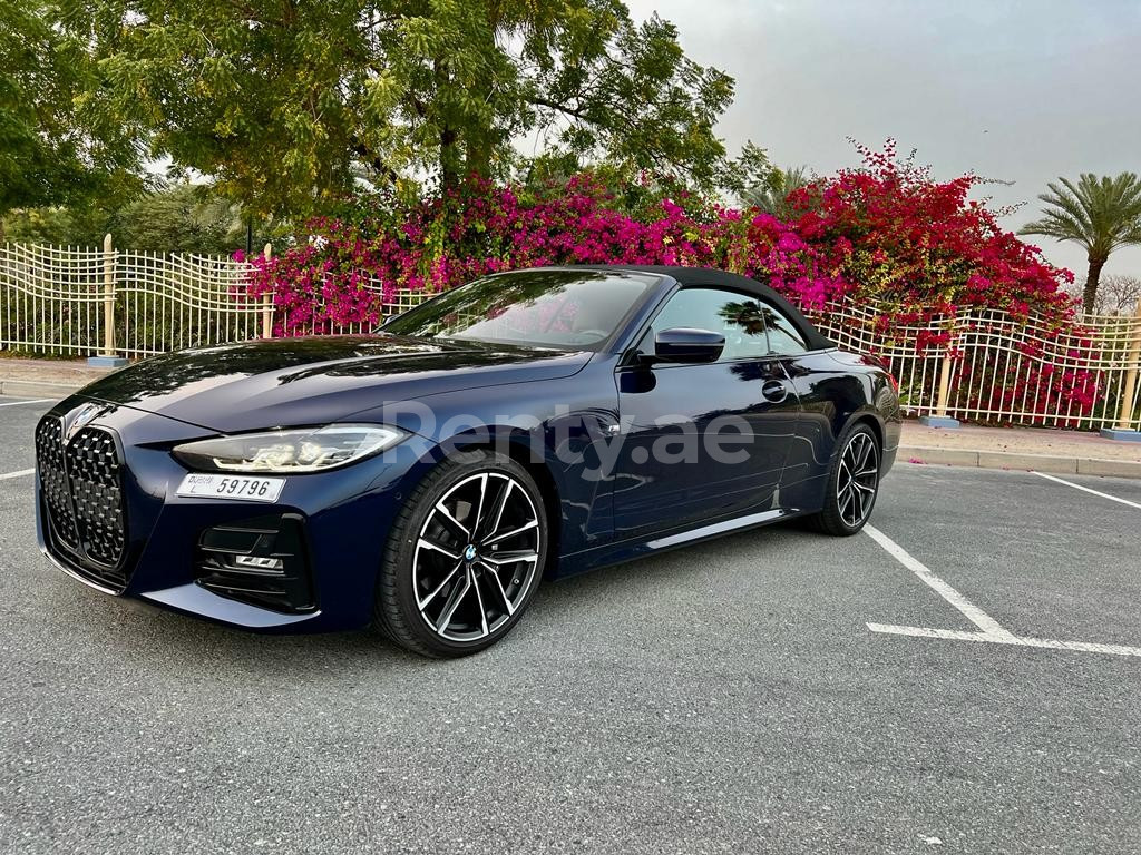 أزرق BMW 430 Convertible للإيجار في دبي 2