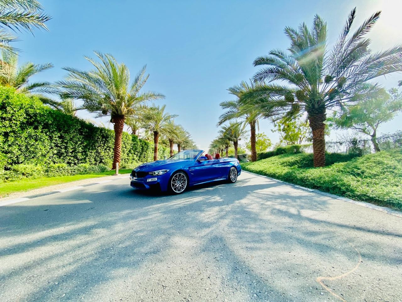 Azul BMW 430i cabrio en alquiler en Abu-Dhabi 1