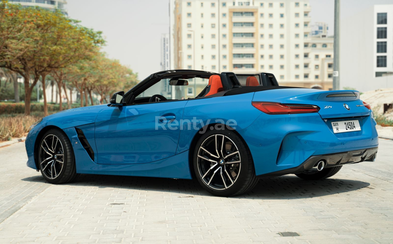 Blu BMW Z4 in affitto a Abu-Dhabi 0