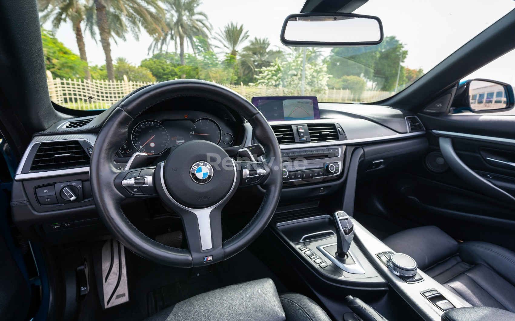 أزرق BMW 430i  cabrio للإيجار في دبي 5