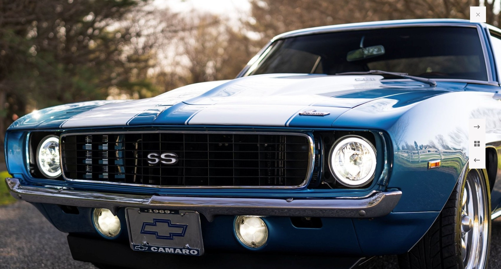 Azul Chevrolet Camaro en alquiler en Dubai 2