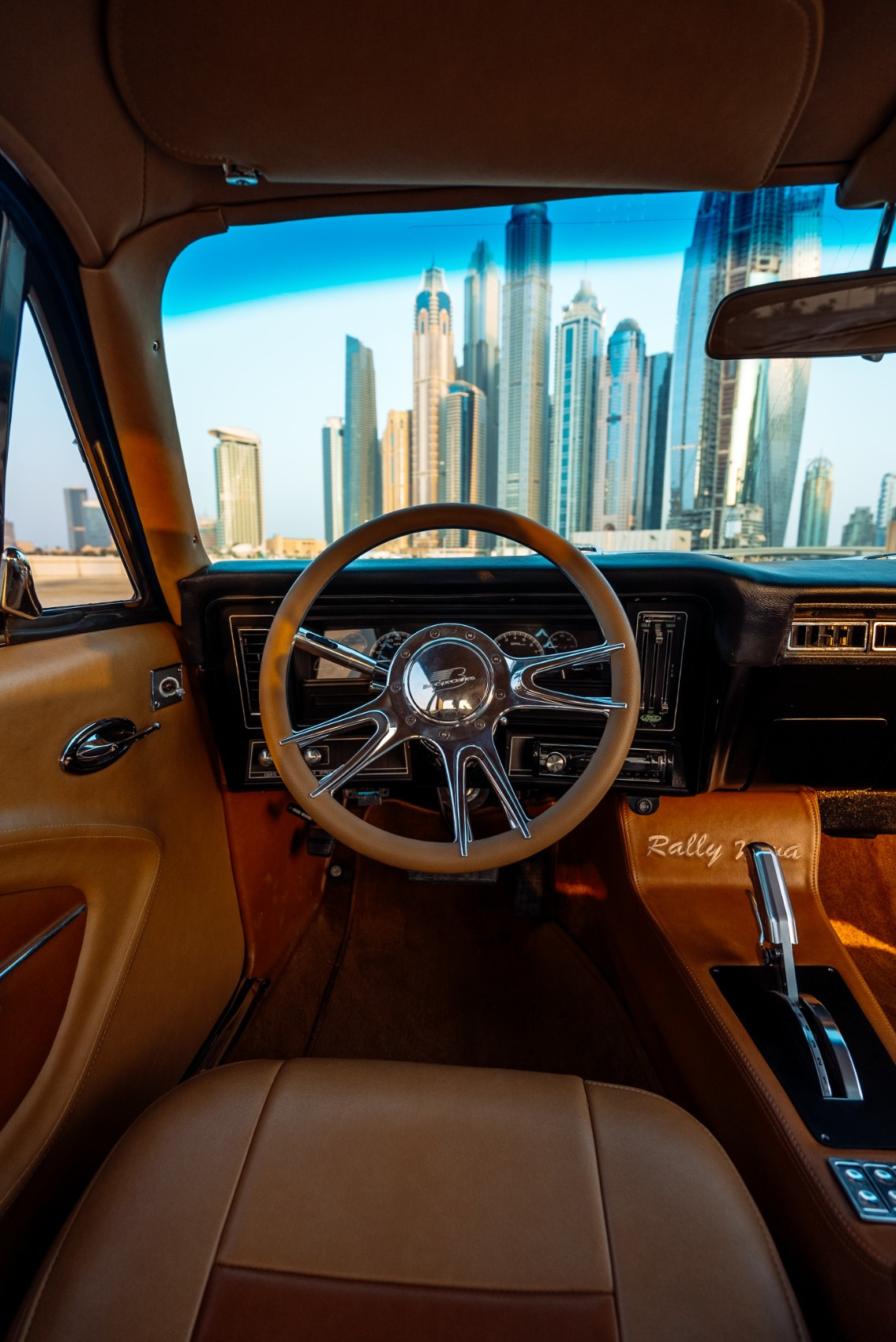 Bleue Chevrolet Nova en location à Dubai 4