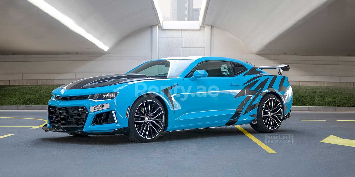 Blu Chevrolet Camaro evo dynamic in affitto a Abu-Dhabi 0