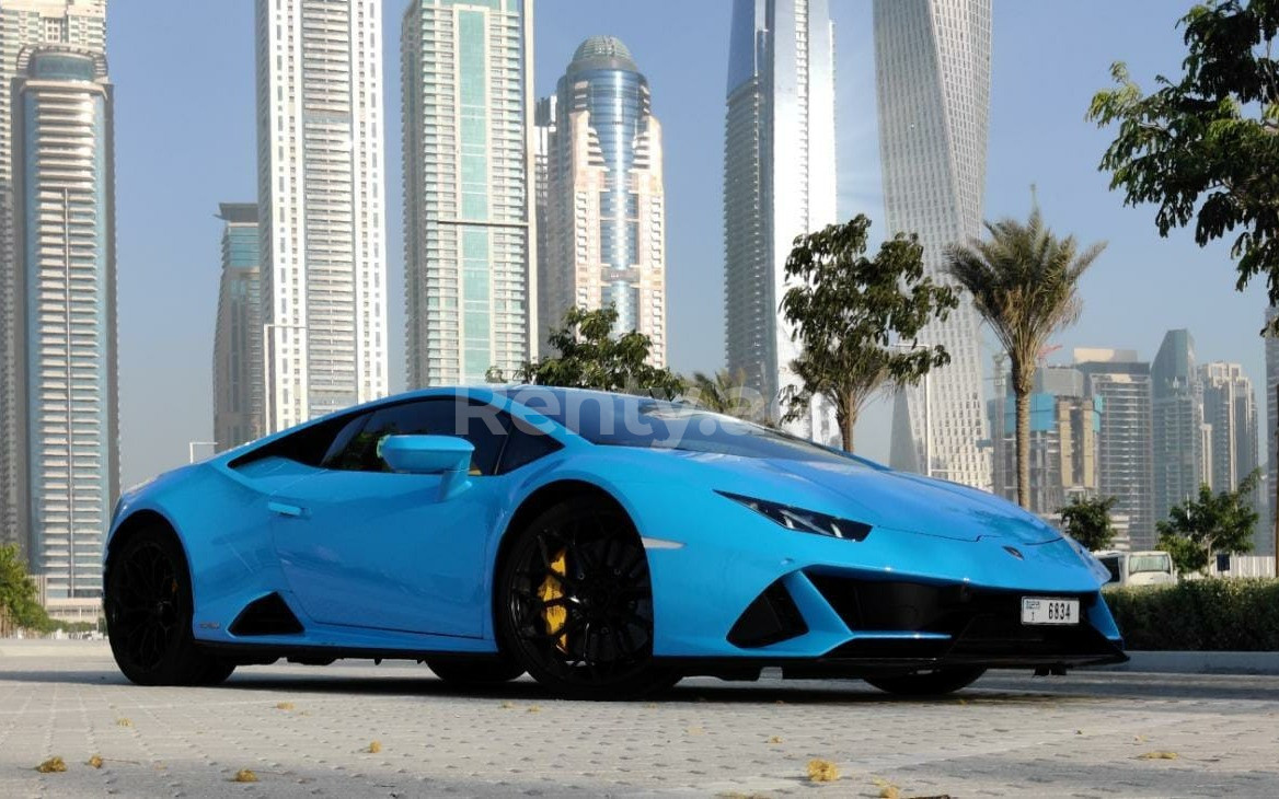 Blau Lamborghini Evo zur Miete in Abu-Dhabi