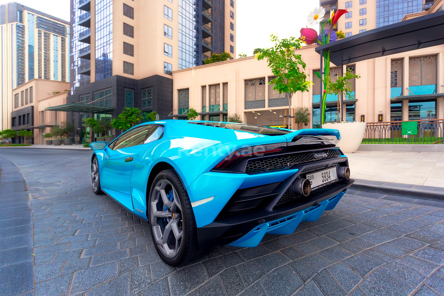 Bleue Lamborghini Evo en location à Sharjah 2