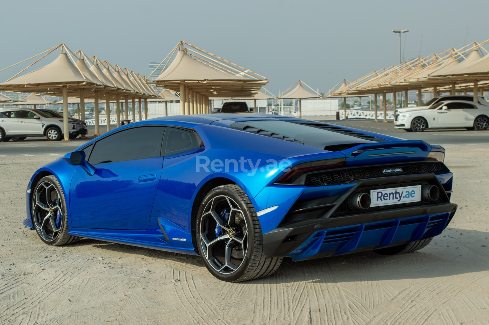 Bleue Lamborghini Evo en location à Abu-Dhabi 2