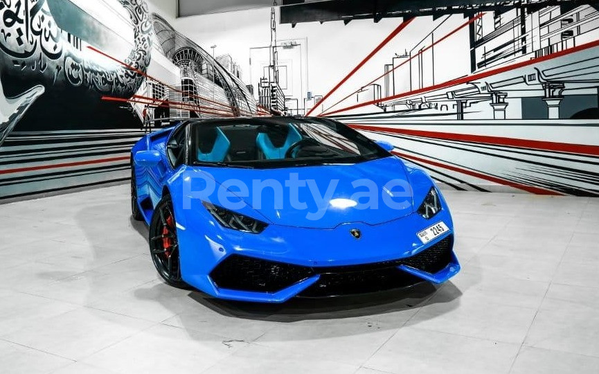 Bleue Lamborghini Huracan spyder en location à Abu-Dhabi