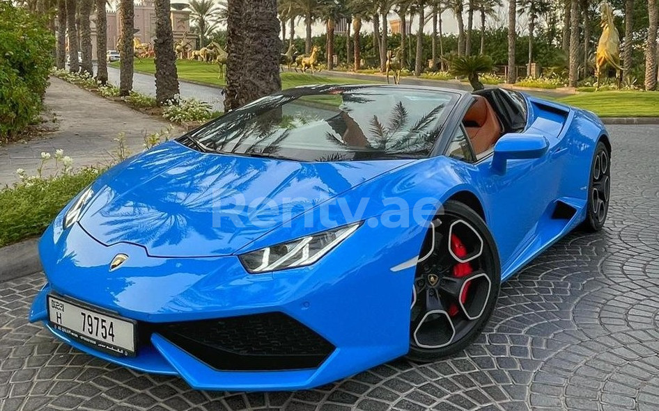 Azul Lamborghini Huracan Spyder en alquiler en Dubai