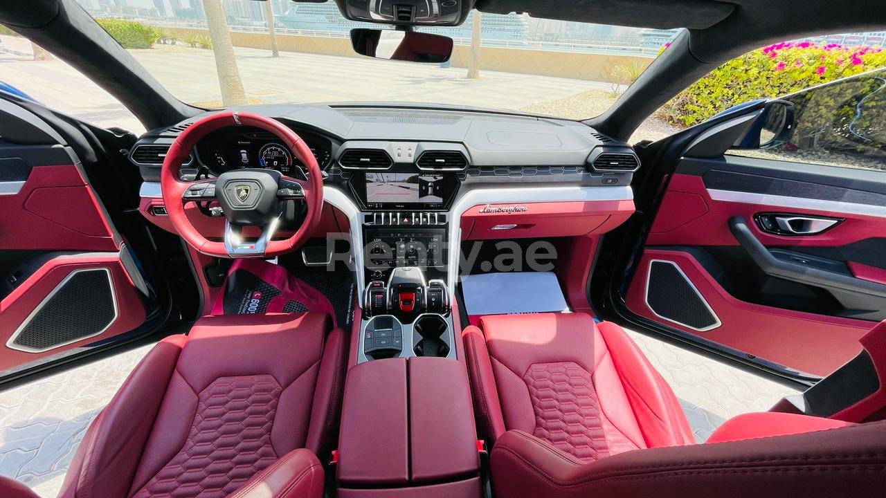 Синий Lamborghini Urus в аренду в Шарджа 0