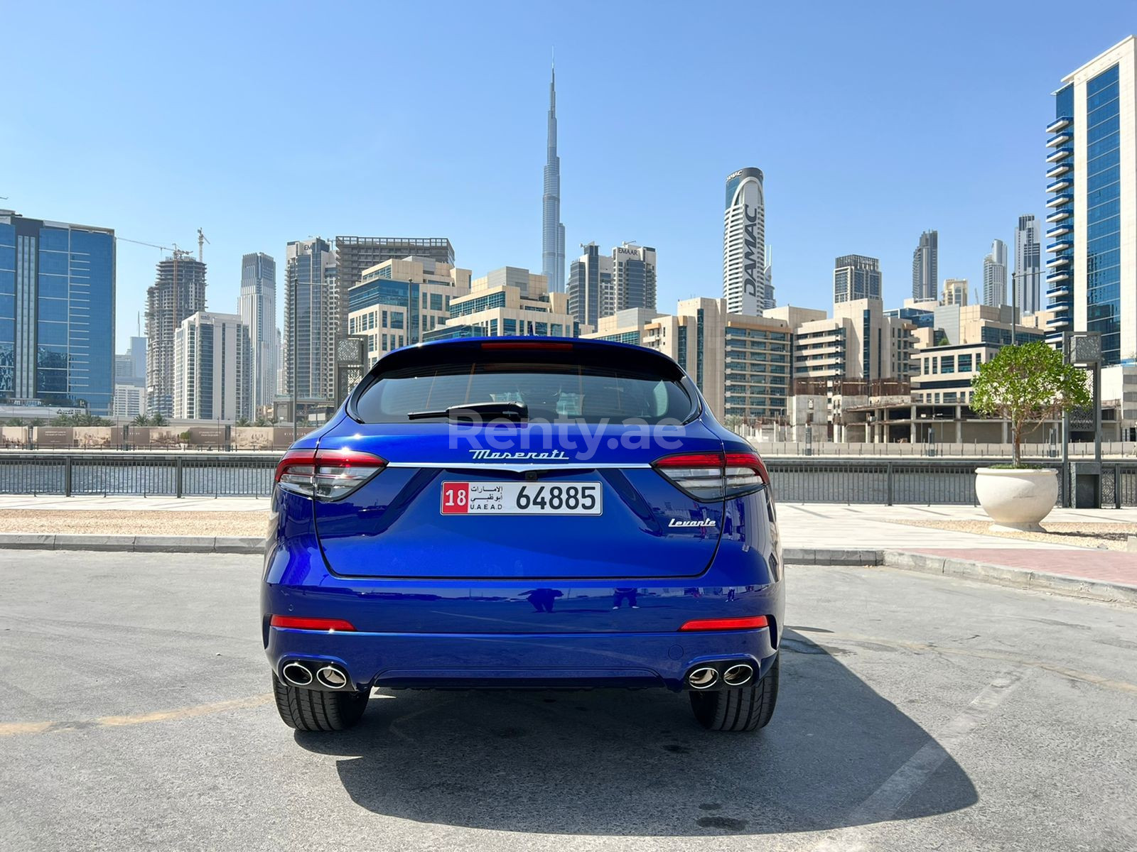 Bleue Maserati Levante HYBRID 2022 en location à Sharjah 5