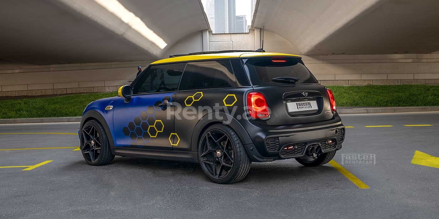 Blau Mini Cooper zur Miete in Dubai 2