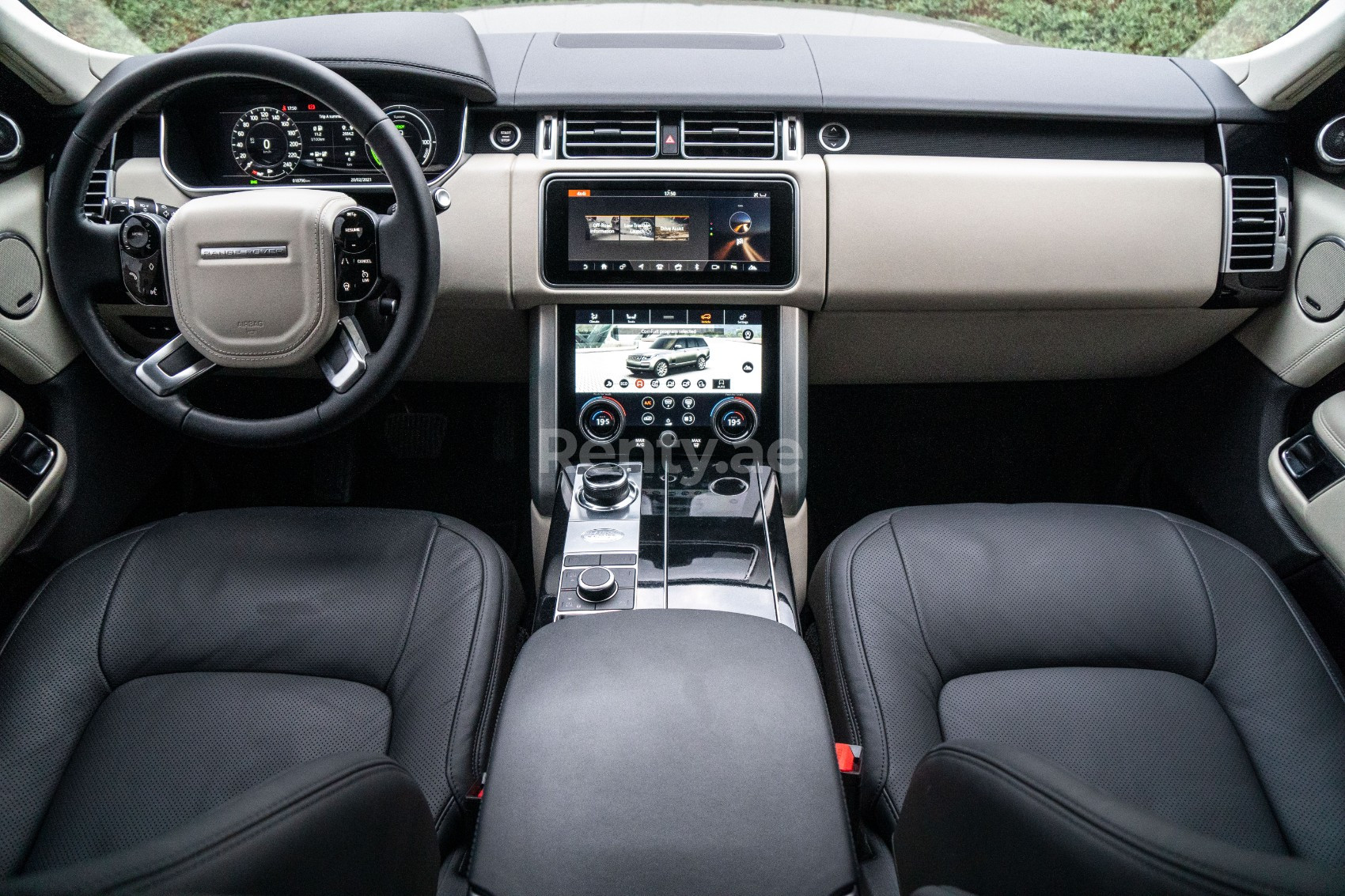 在迪拜租赁棕色 Range Rover Vogue 4