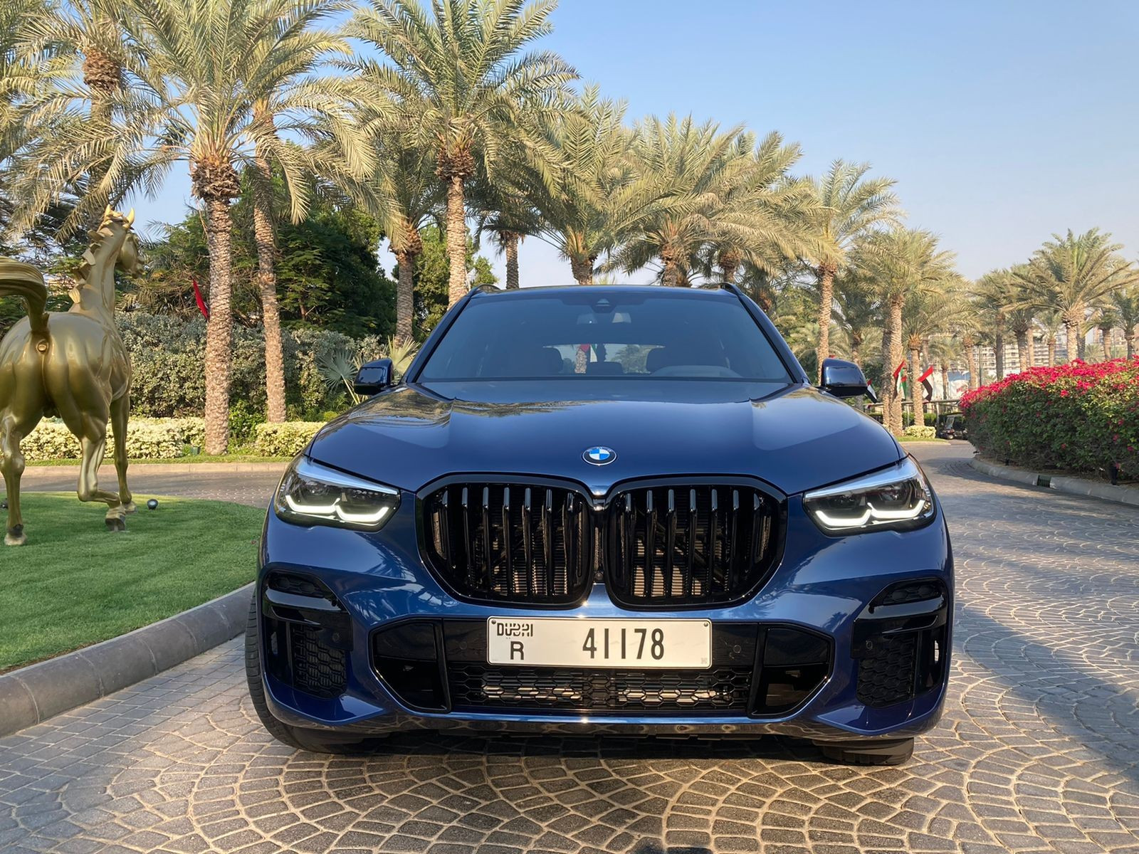 Bleu Foncé BMW X5 en location à Abu-Dhabi 2