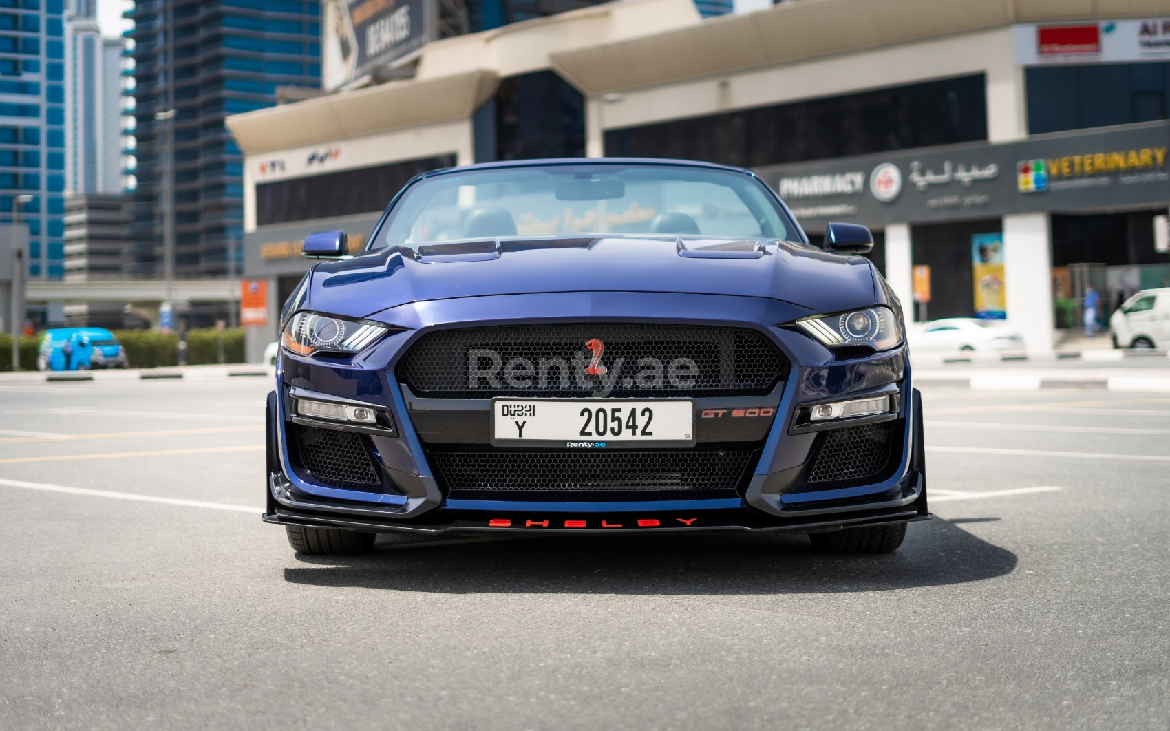 Bleu Foncé Ford Mustang cabrio en location à Abu-Dhabi 0