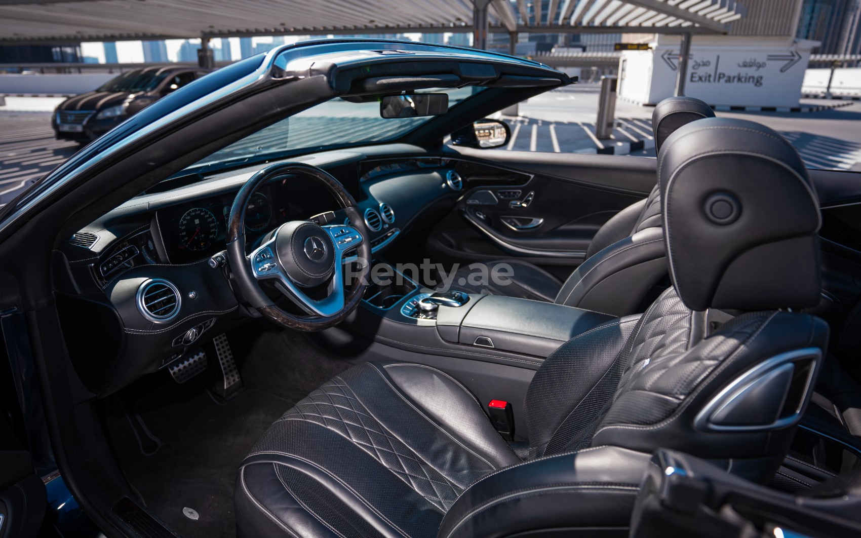 أزرق غامق Mercedes S560 convert للإيجار في الشارقة 3