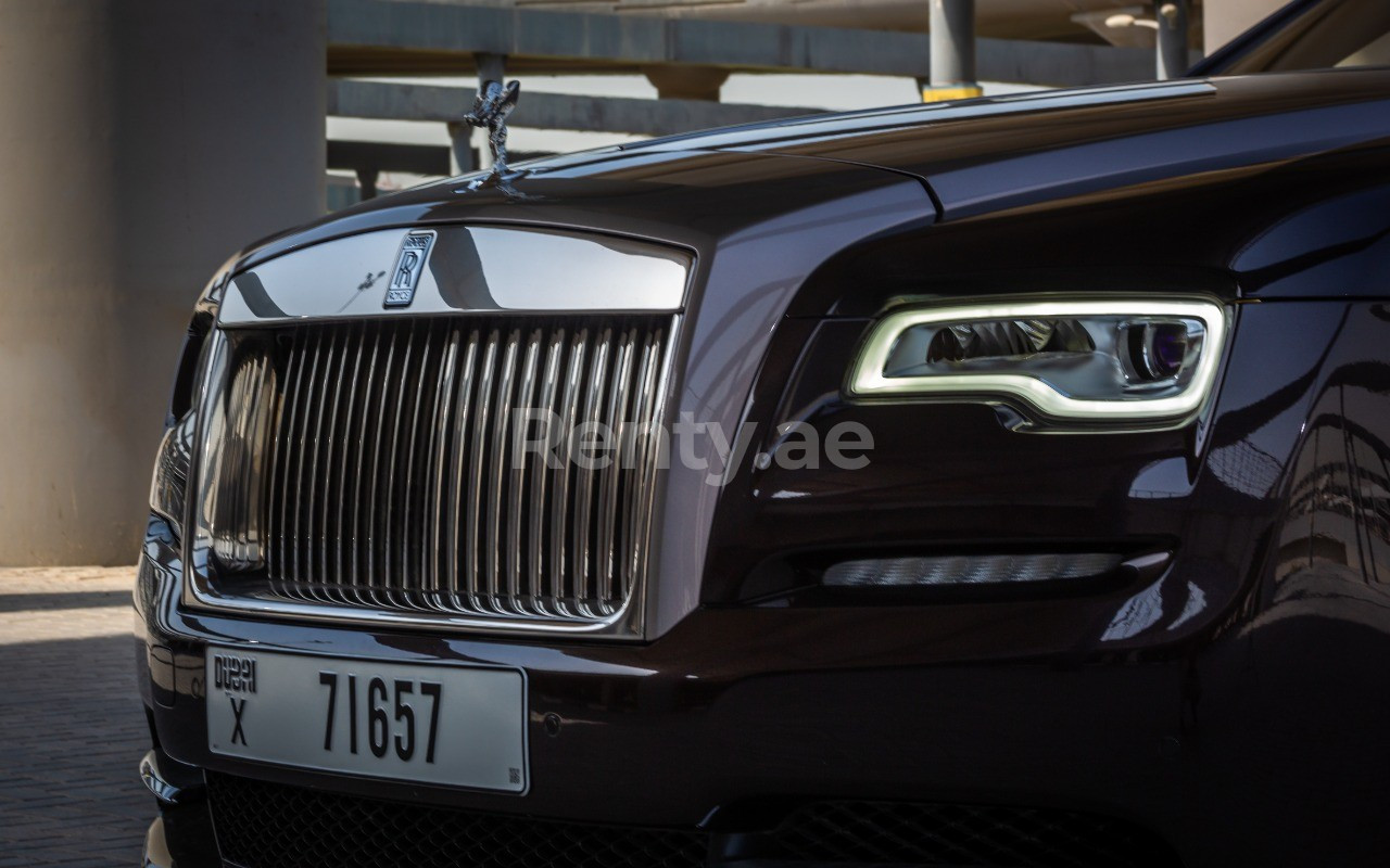 Marrone Scuro Rolls Royce Dawn in affitto a Sharjah 0