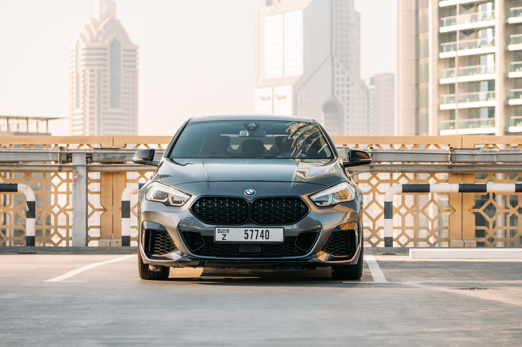 Dunkelgrau BMW 235i M zur Miete in Abu-Dhabi 0