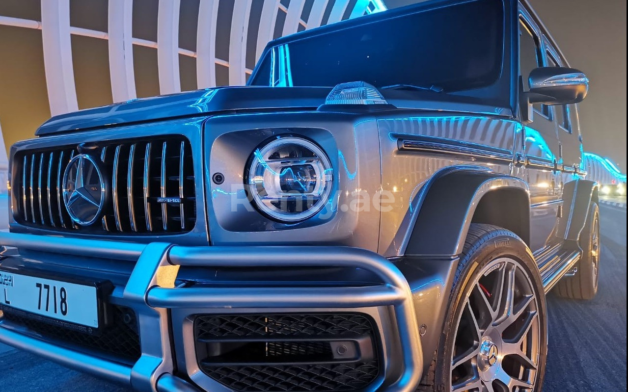 在阿布扎比租赁深灰色 Mercedes G class