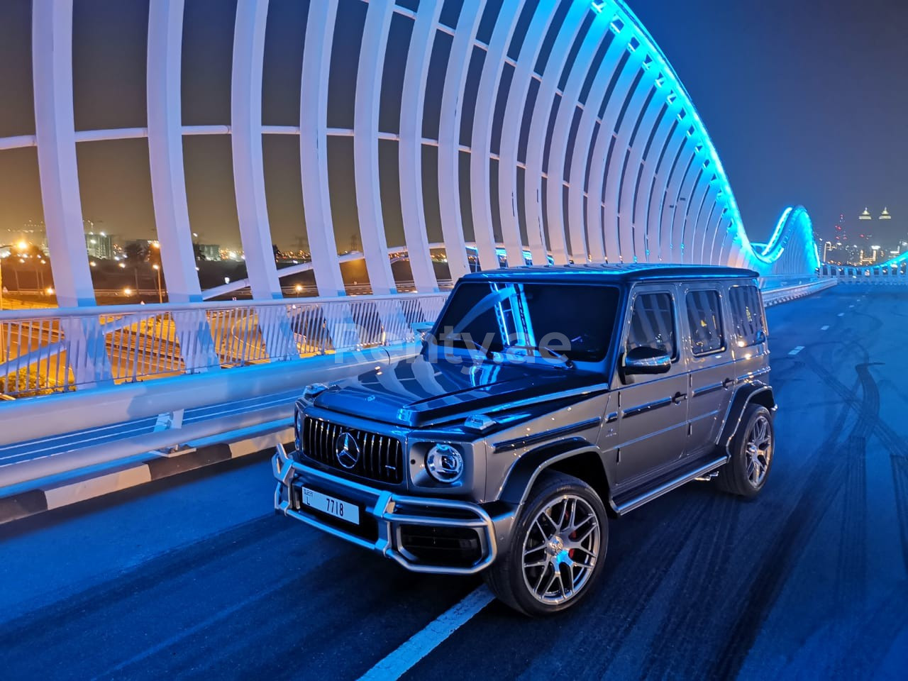 Gris Foncé Mercedes G class en location à Abu-Dhabi 1