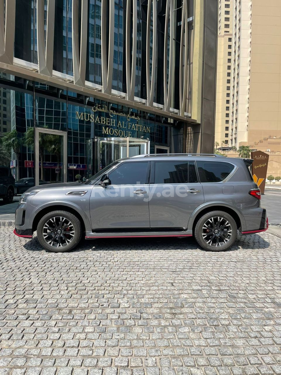 رمادي غامق Nissan Patrol V8 Nismo للإيجار في أبو ظبي 1