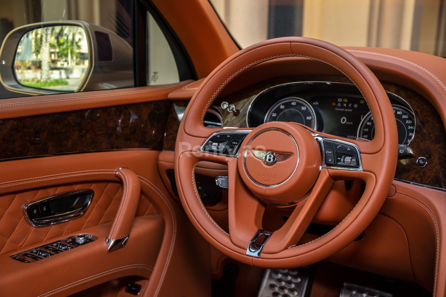 Oro Bentley Bentayga in affitto a Abu-Dhabi 0