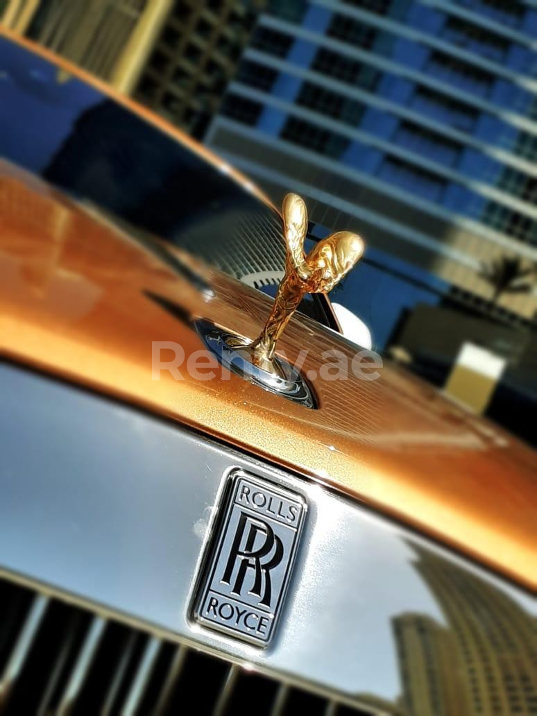 Oro Rolls Royce Wraith en alquiler en Sharjah 4