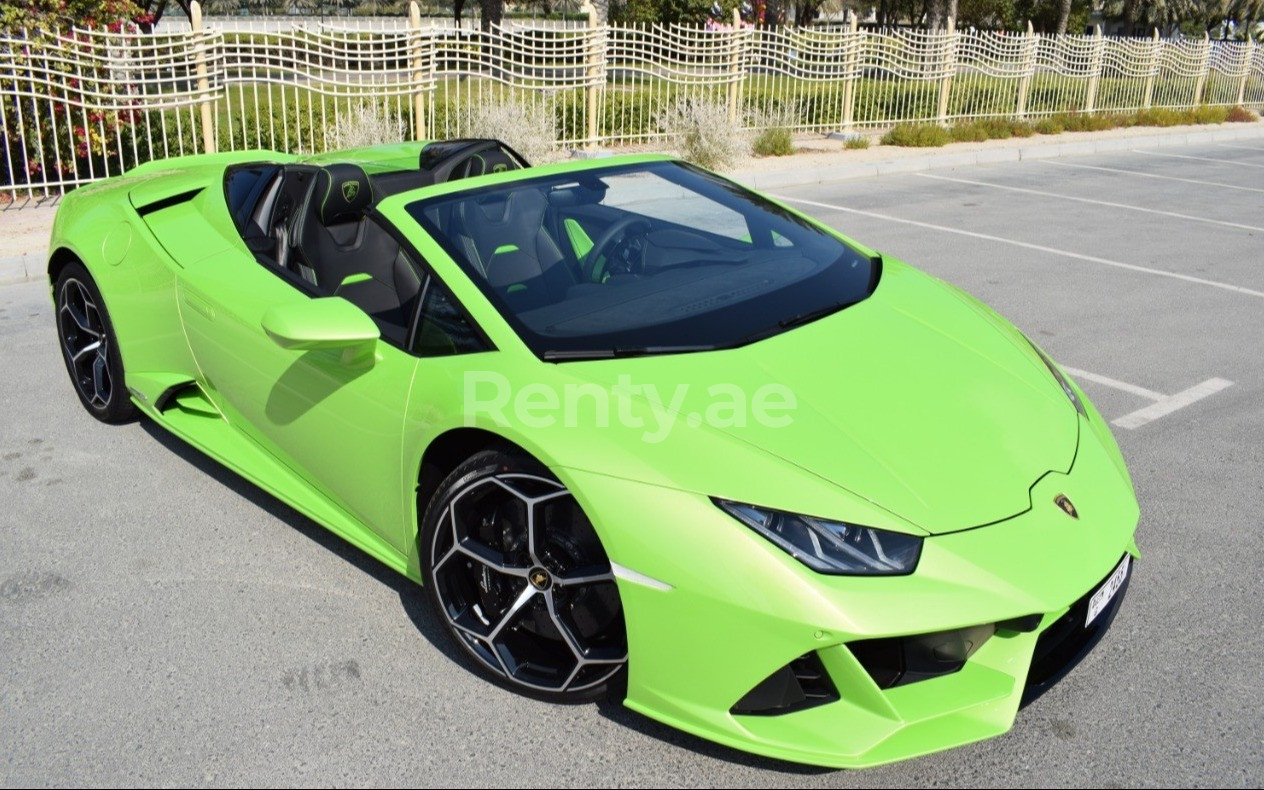 verde Lamborghini Evo Spyder in affitto a Abu-Dhabi