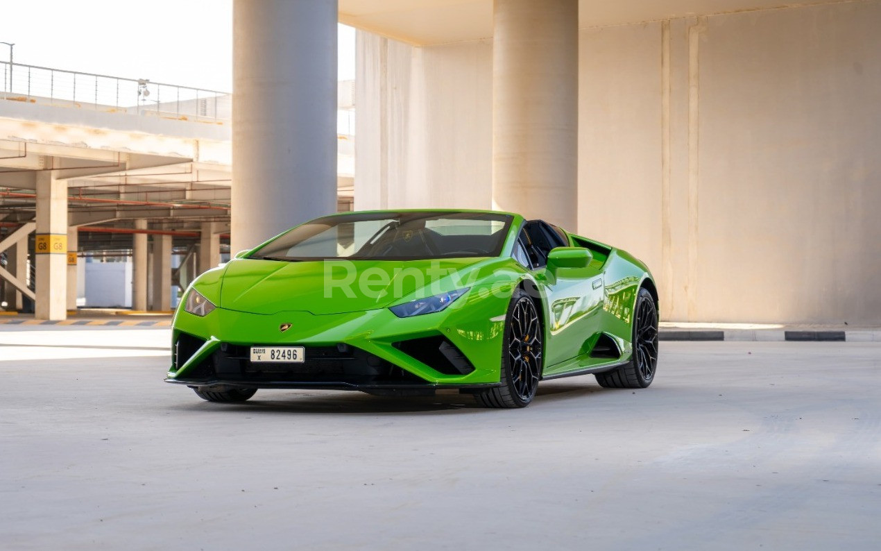 verde Lamborghini Evo Spyder in affitto a Abu-Dhabi