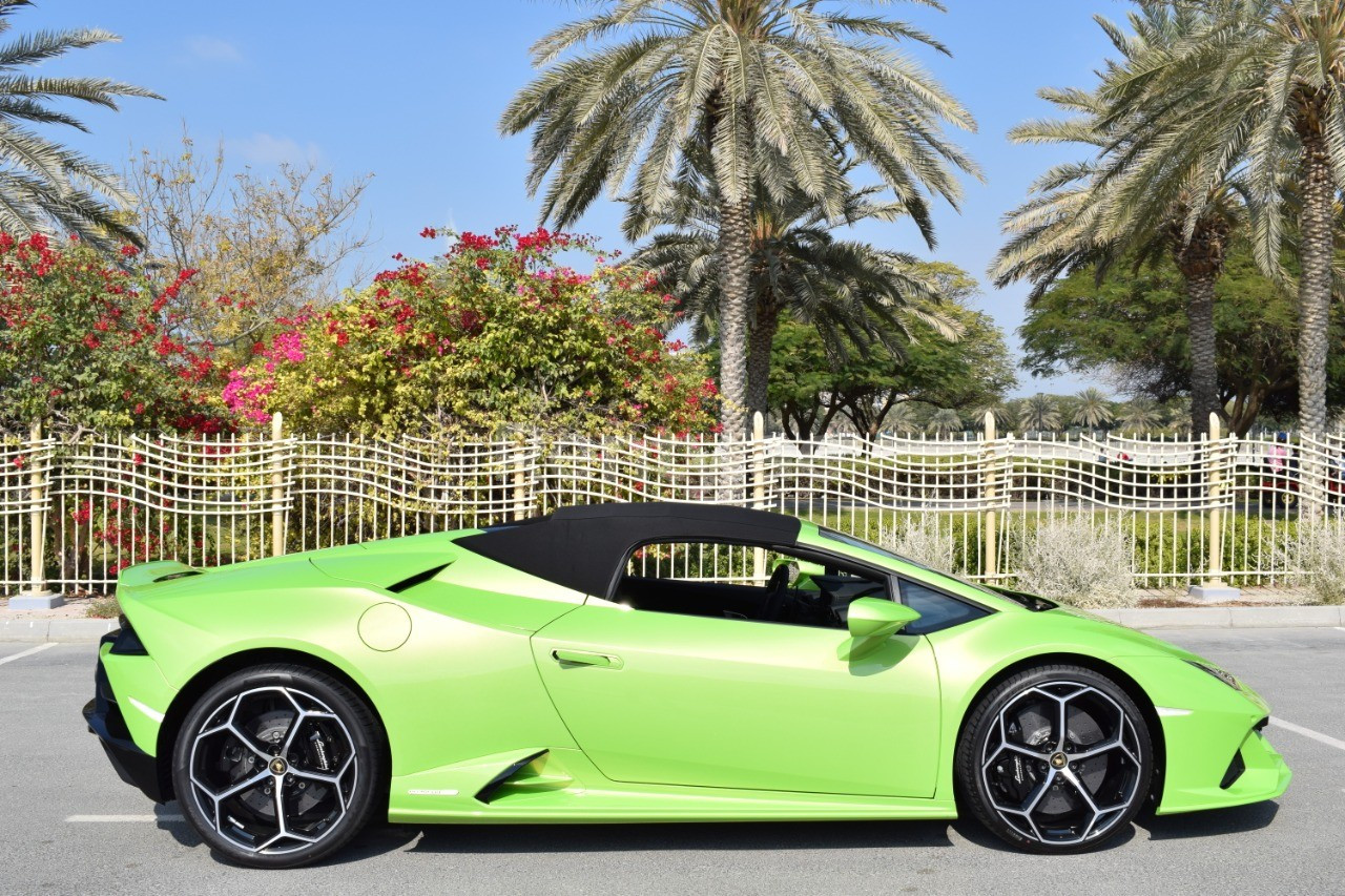 Verte Lamborghini Evo Spyder en location à Abu-Dhabi 4