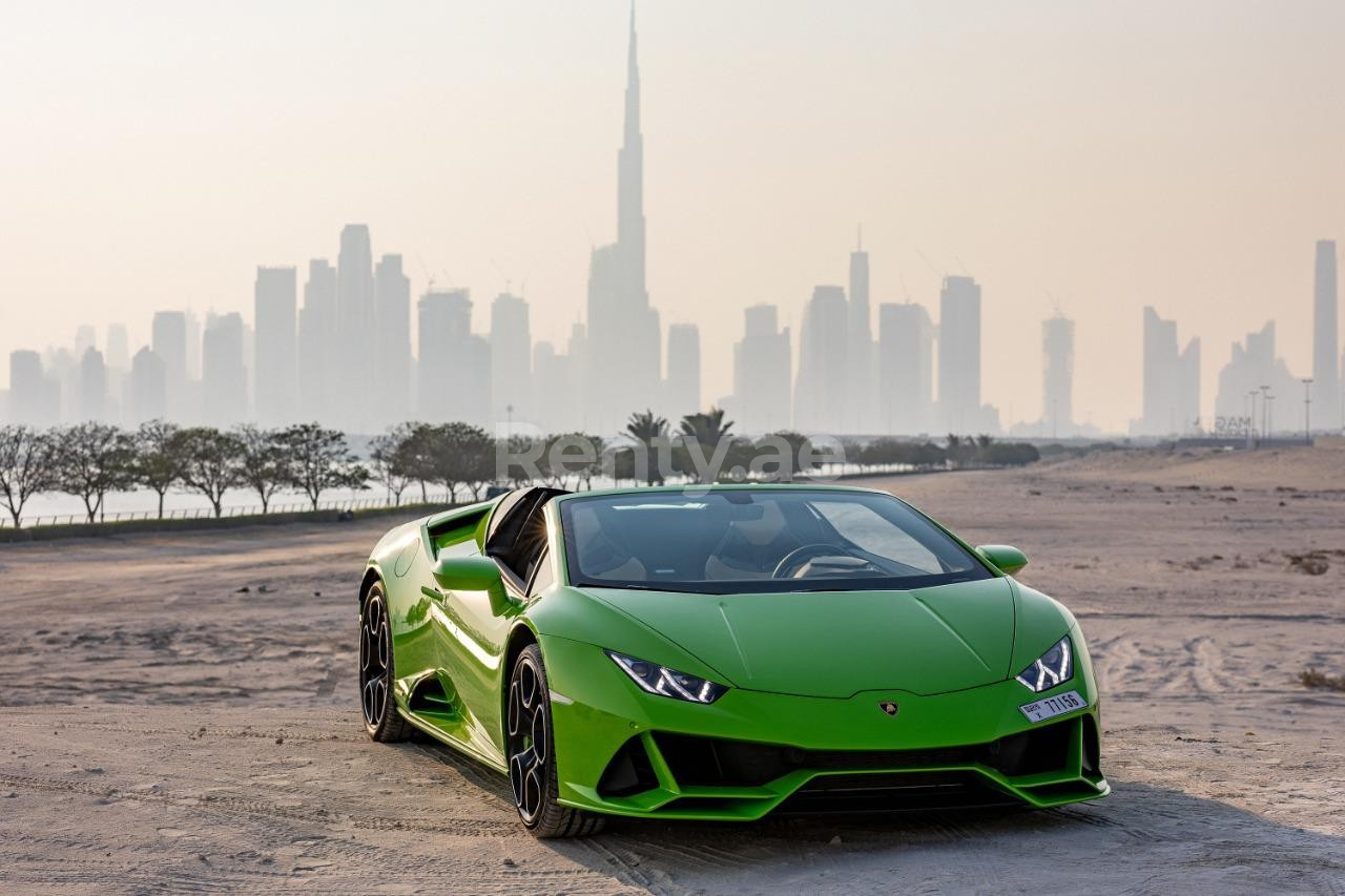 Verte Lamborghini Evo Spyder en location à Abu-Dhabi 0