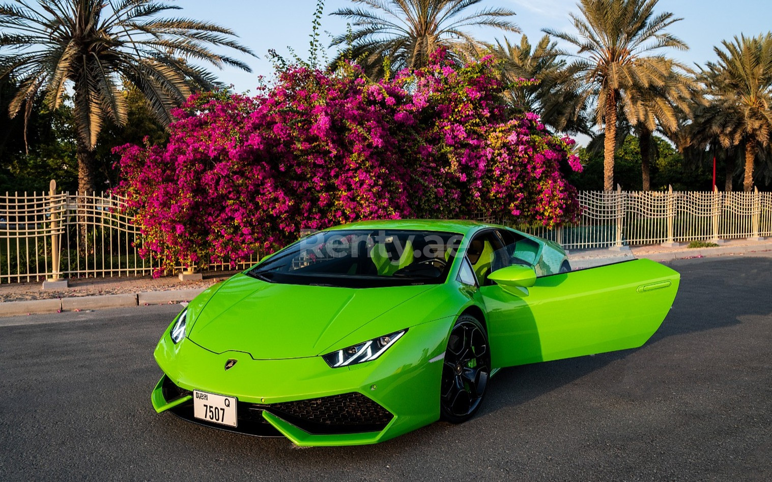 verde Lamborghini Huracan in affitto a Dubai