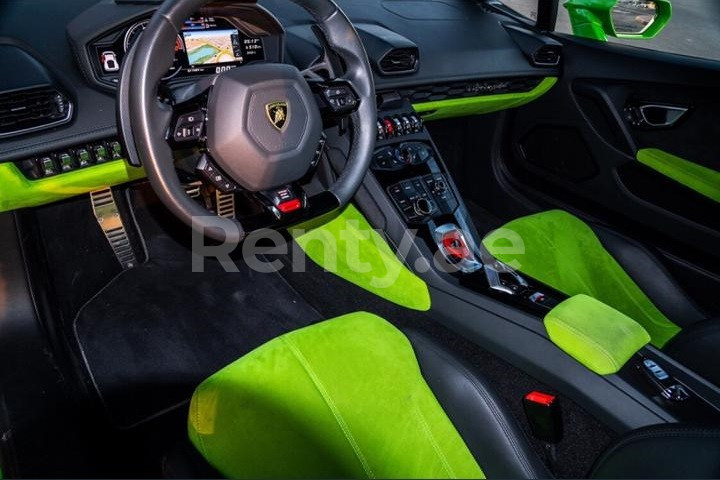 أخضر Lamborghini Huracan للإيجار في دبي 1