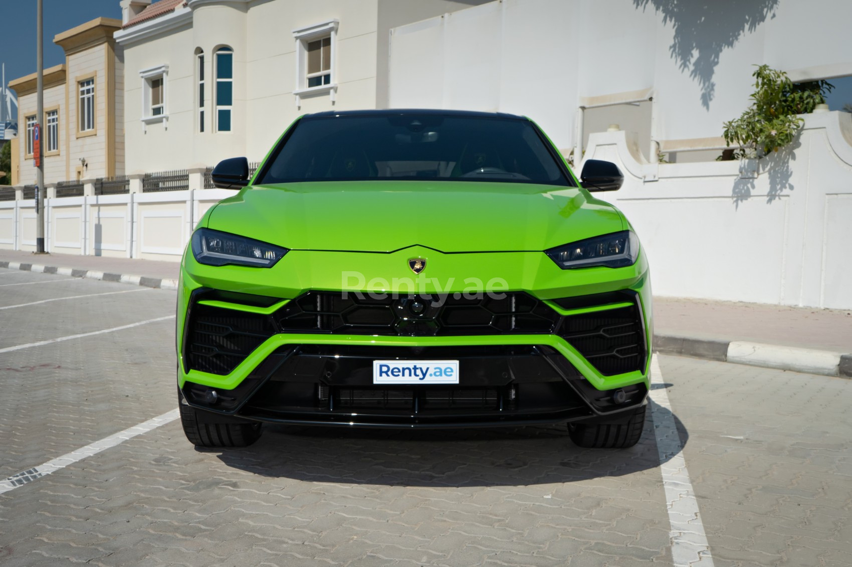 verde Lamborghini Urus Capsule in affitto a Sharjah 0