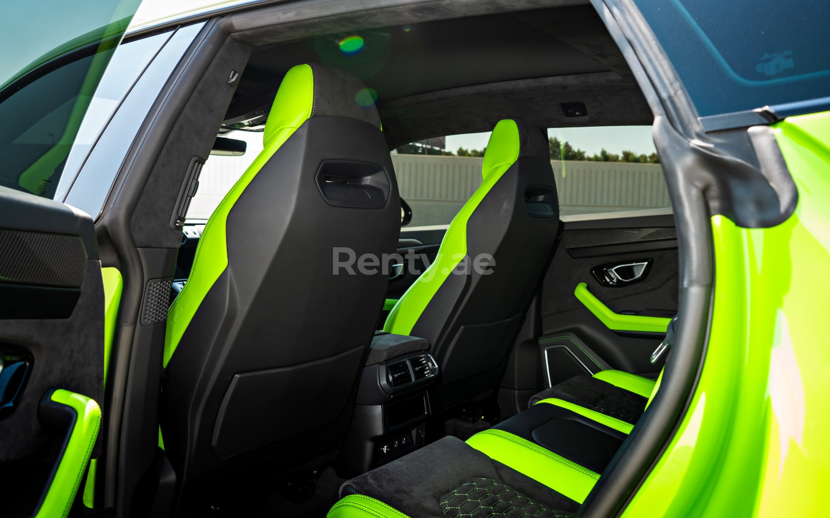 Grün Lamborghini Urus Capsule zur Miete in Dubai 6