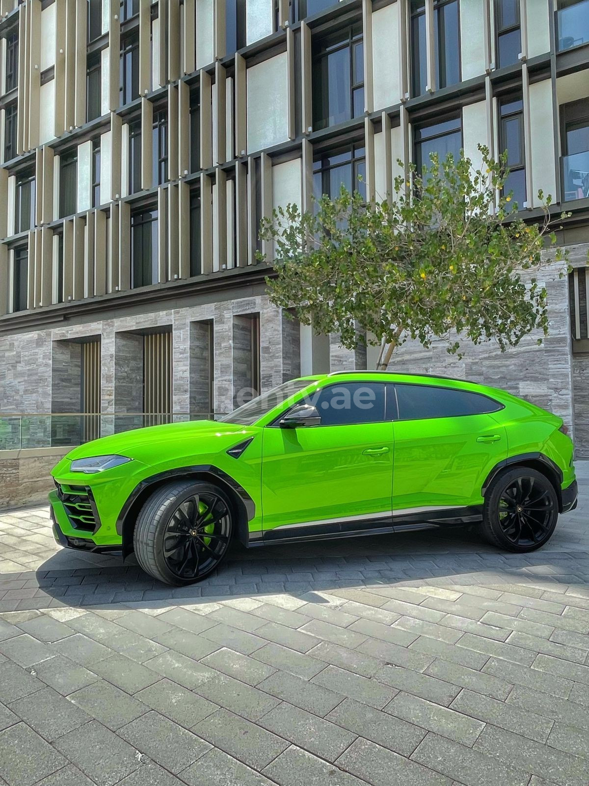 Verte Lamborghini Urus en location à Dubai 2