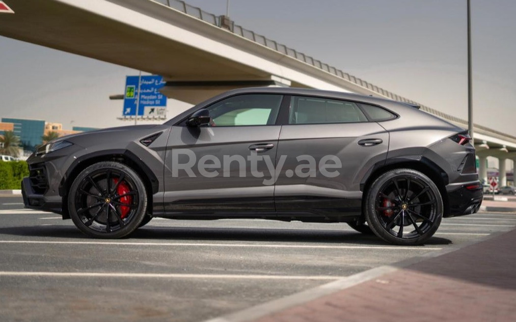 Grau Lamborghini Urus V8TT zur Miete in Sharjah