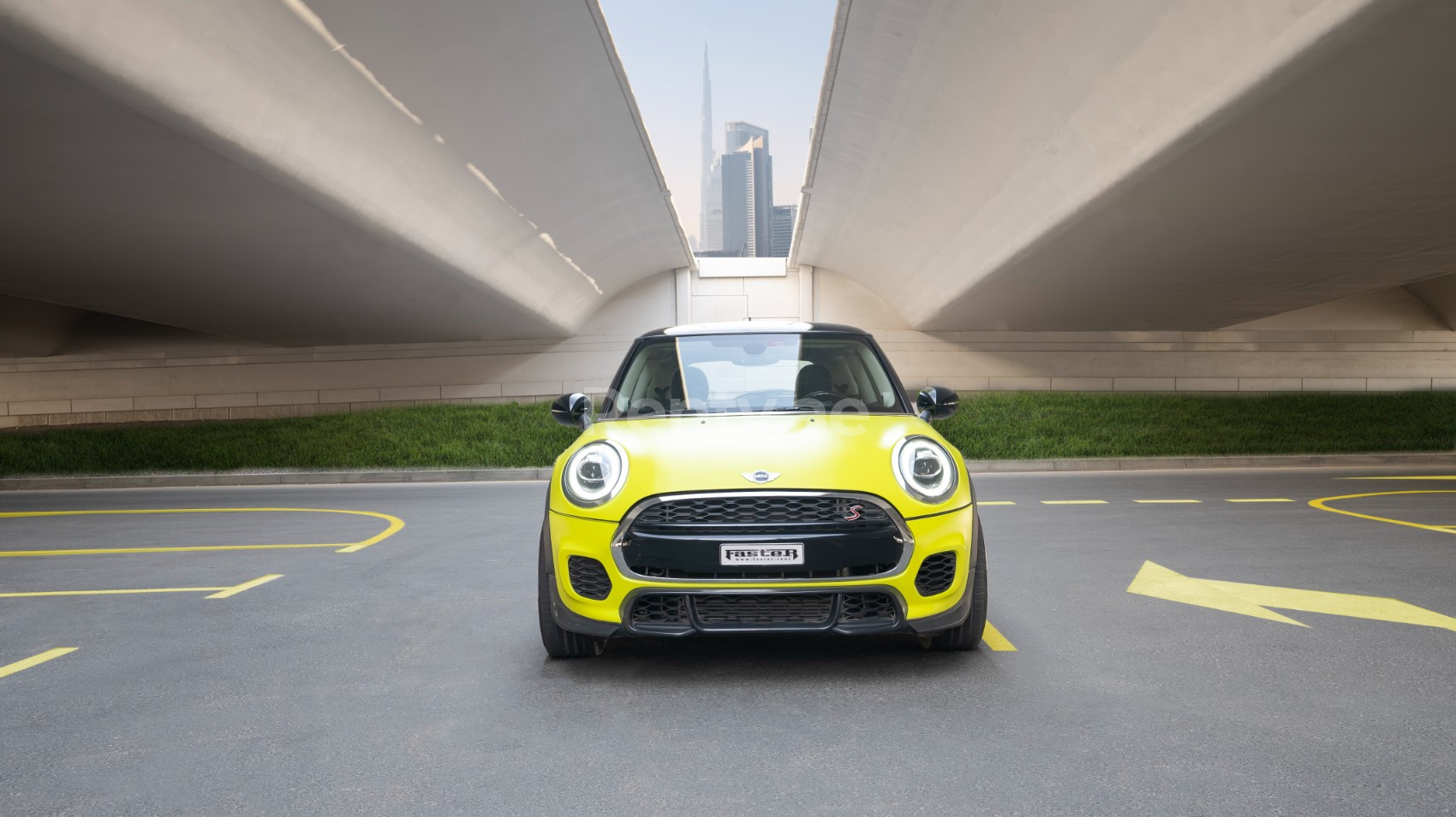 Grün Mini Cooper zur Miete in Abu-Dhabi 1