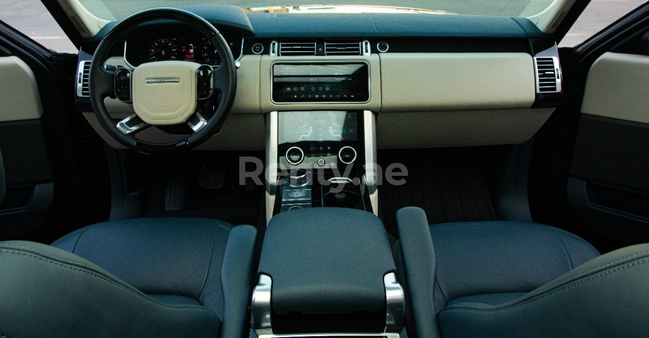 Verde Range Rover Vogue L en alquiler en Dubai 2