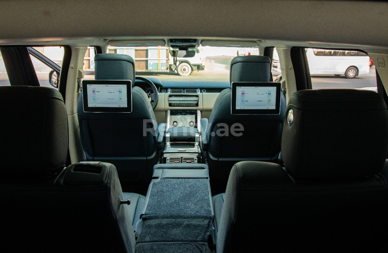 Green Range Rover Vogue L for rent in Dubai 4