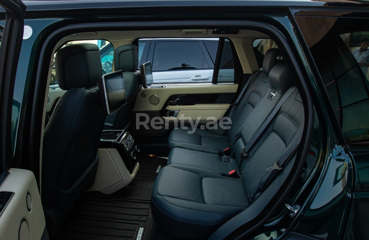 أخضر Range Rover Vogue L للإيجار في أبو ظبي 6