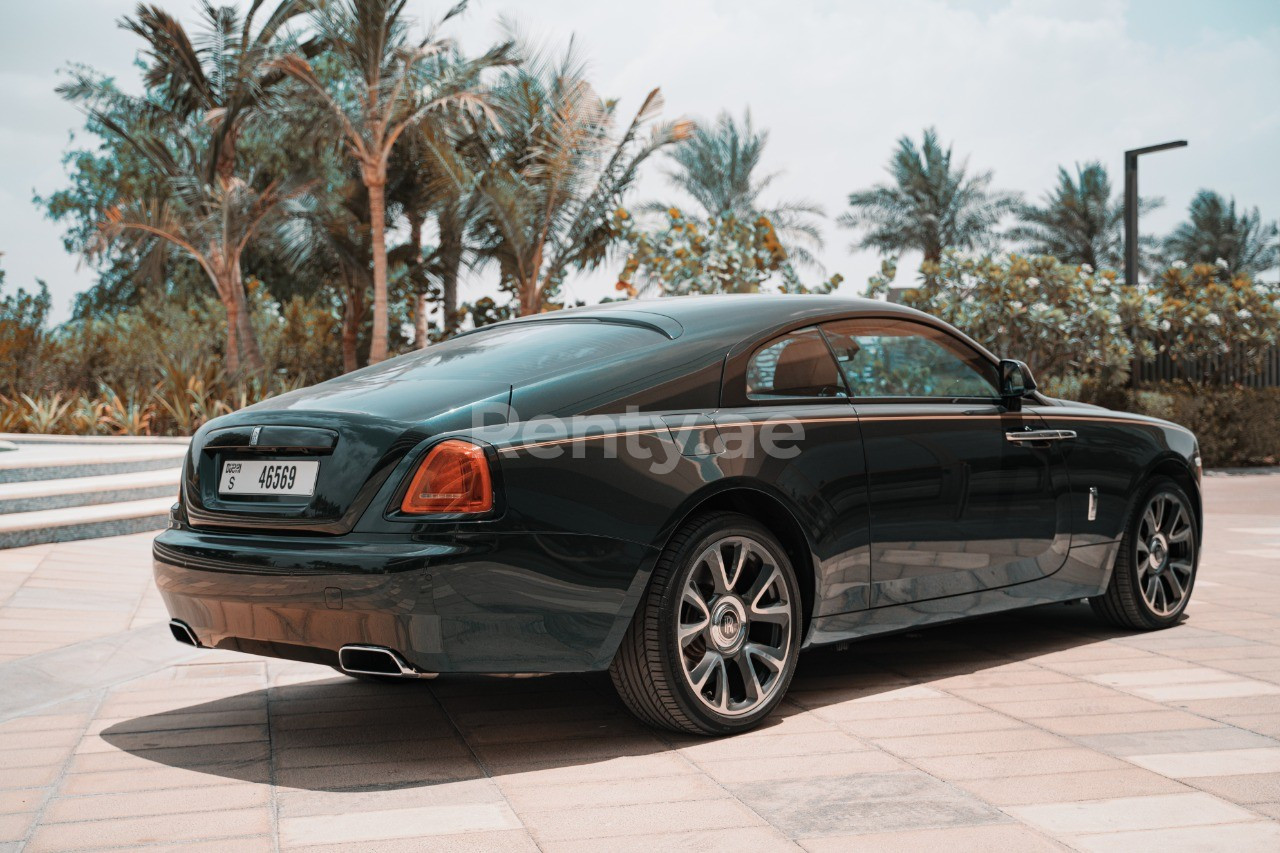 Grün Rolls Royce Wraith zur Miete in Sharjah 3