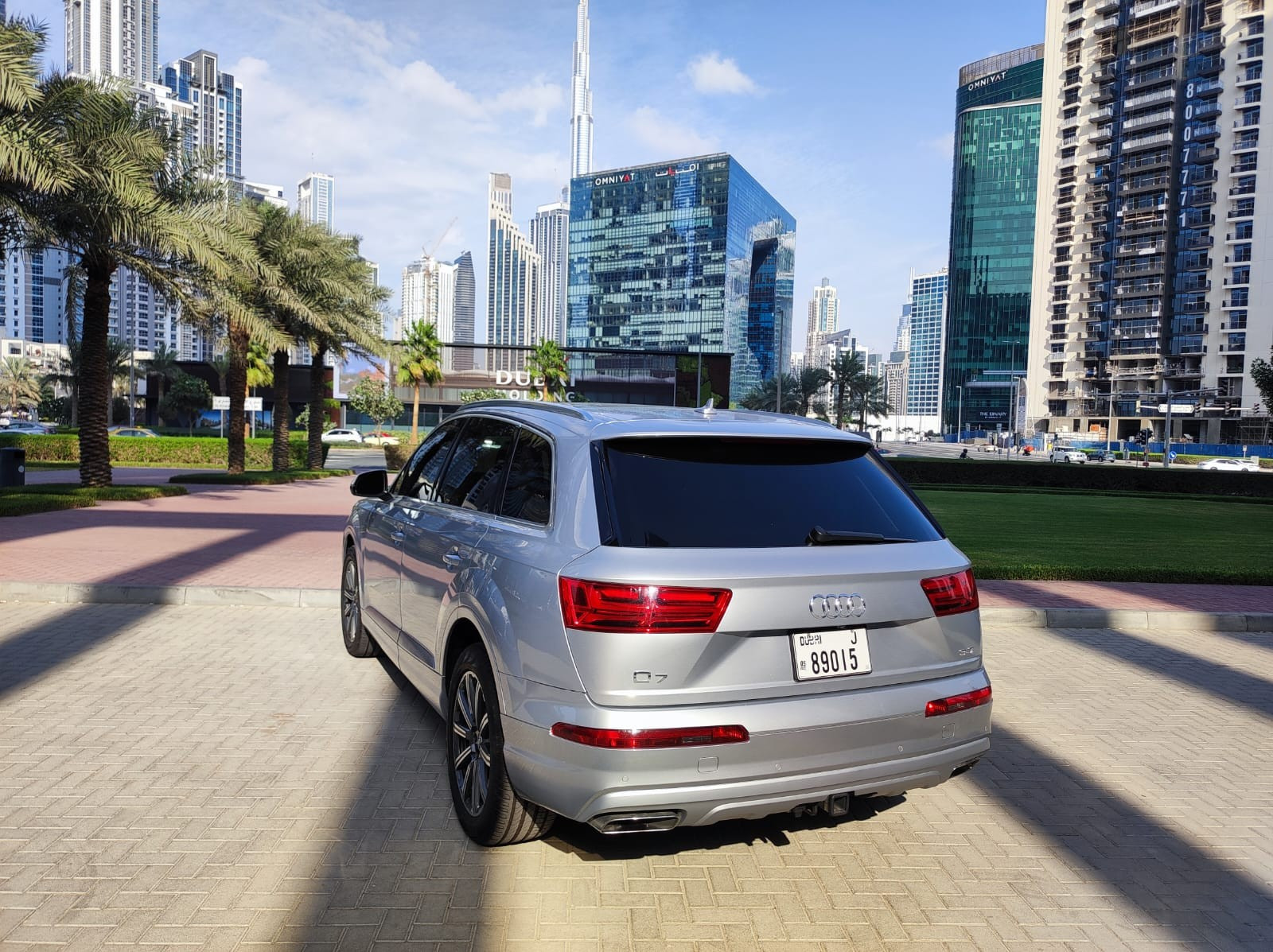 اللون الرمادي Audi Q7 للإيجار في أبو ظبي 2