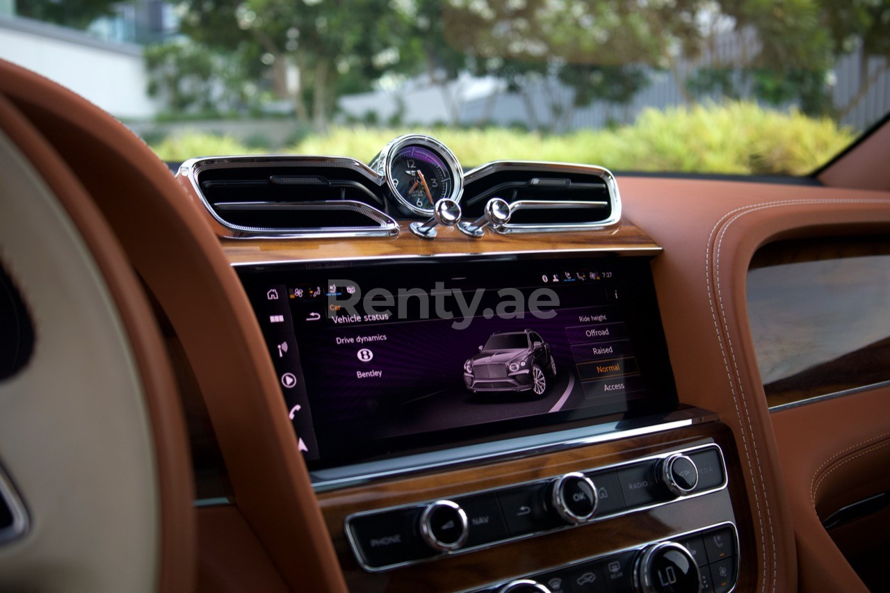 Grey Bentley Bentayga for rent in Abu-Dhabi 2