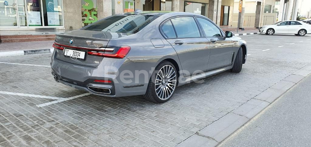 Grey BMW 750 Series for rent in Abu-Dhabi 0